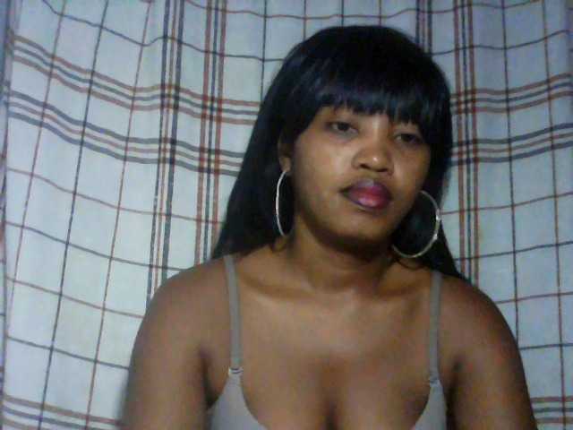 kylie11's BongaCams show and profile