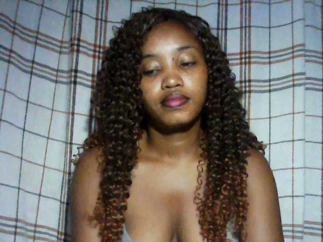 kylie11's BongaCams show and profile