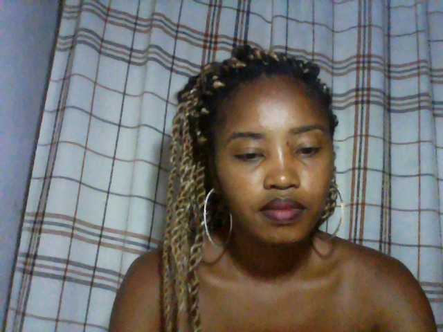 kylie11 webcam bongacams model stream image