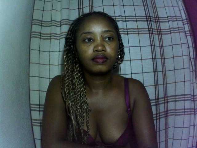 kylie11's BongaCams show and profile