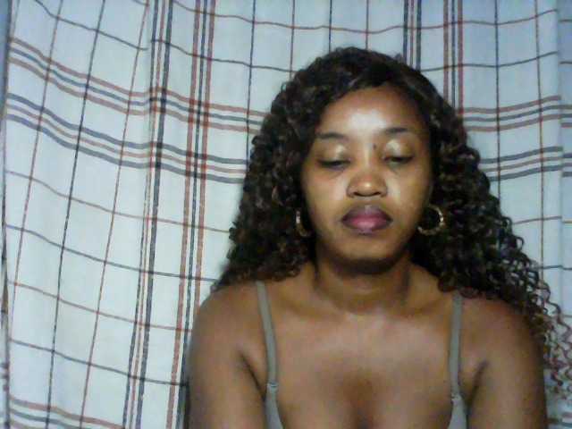 kylie11's BongaCams show and profile