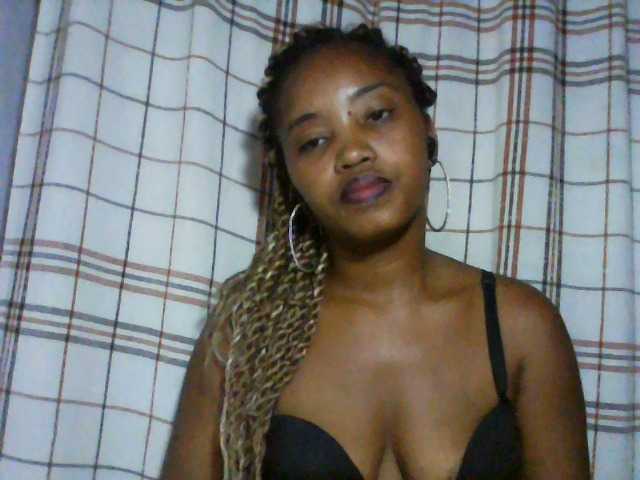 kylie11 webcam bongacams model stream image