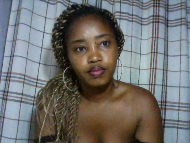 kylie11 webcam bongacams model stream image