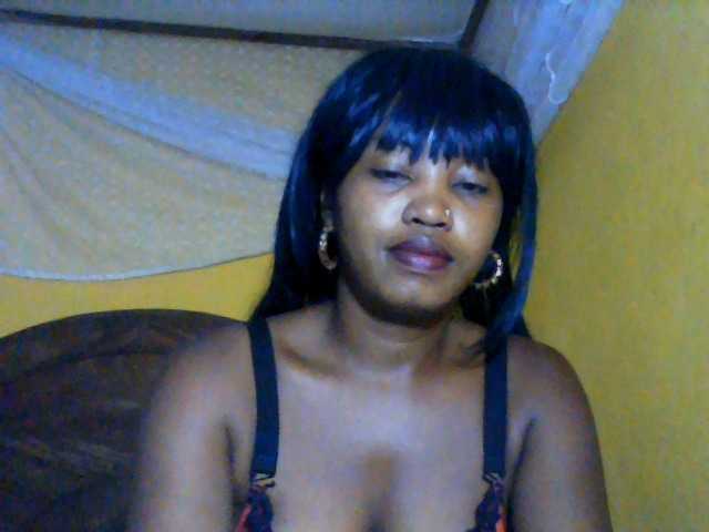 kylie11's BongaCams show and profile