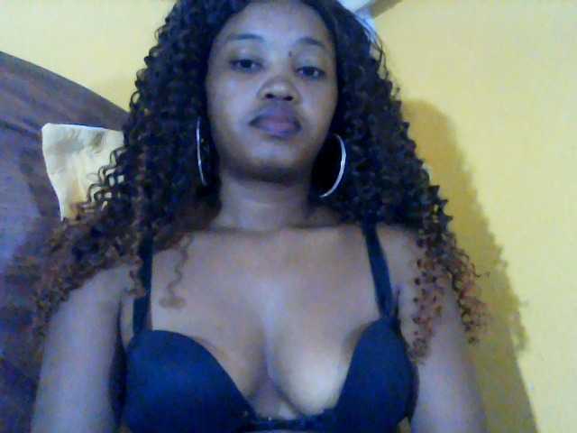 kylie11's BongaCams show and profile