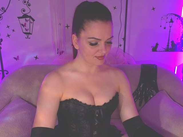 SelenaOlson's BongaCams show and profile