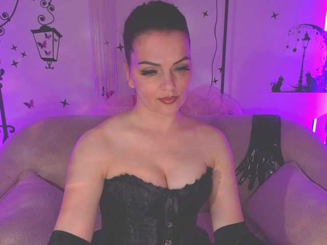 SelenaOlson's BongaCams show and profile