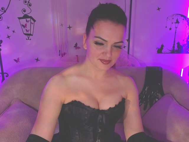 SelenaOlson's BongaCams show and profile