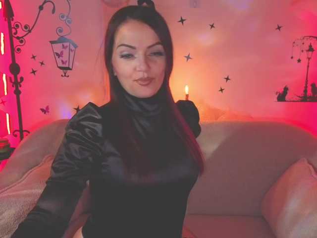 SelenaOlson's BongaCams show and profile