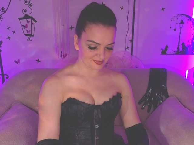 SelenaOlson's BongaCams show and profile