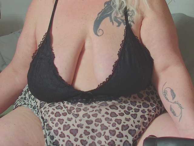 enchaleur76-1's BongaCams show and profile