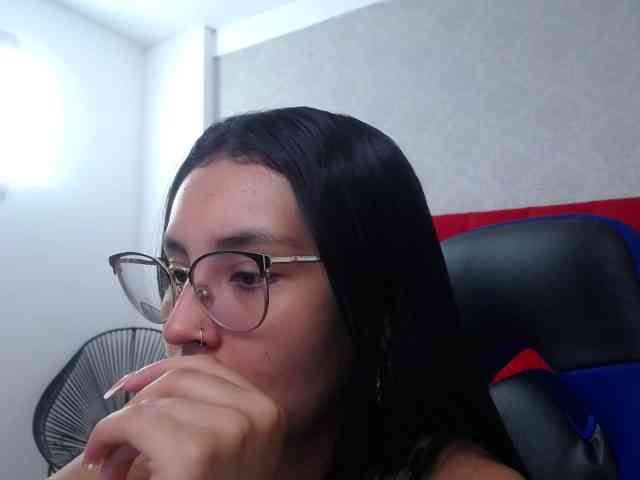 Kathemills235 webcam