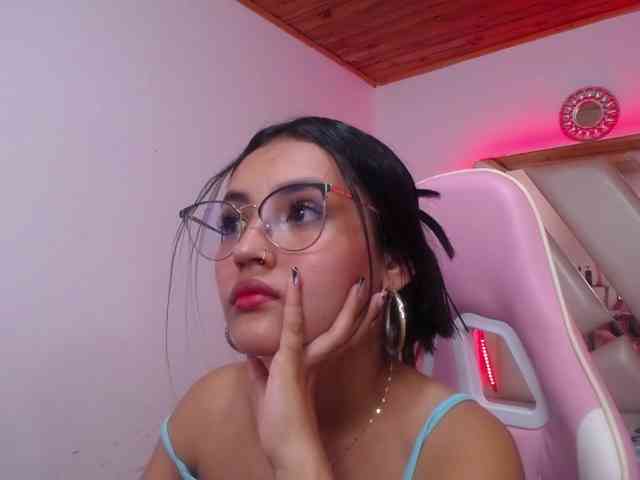 Kathemills235 webcam
