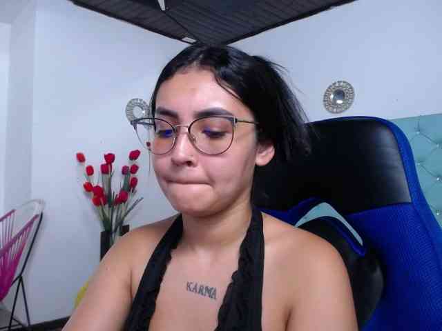 Kathemills235 webcam