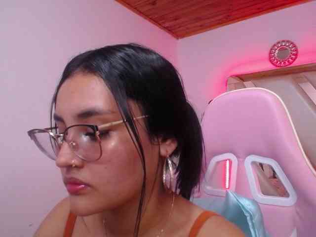 Kathemills235 webcam