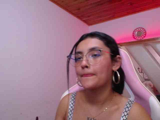 Kathemills235 webcam