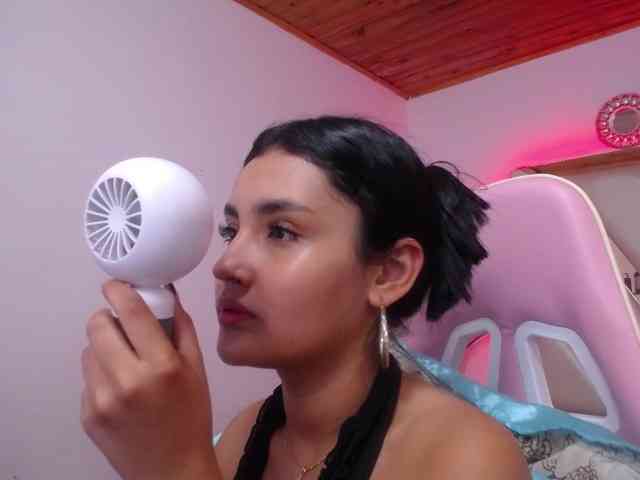 Kathemills235 webcam