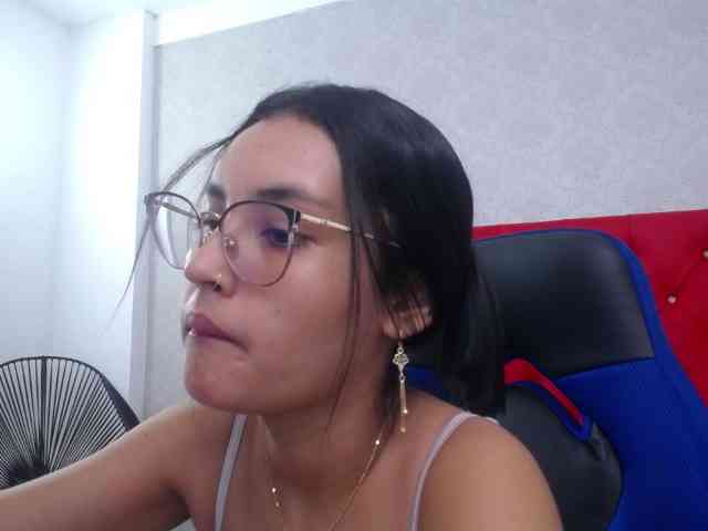 Kathemills235 webcam