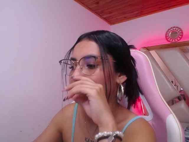 Kathemills235 webcam