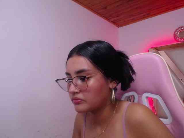 Kathemills235 webcam