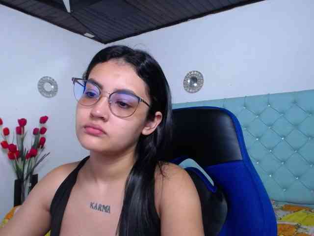 Kathemills235 webcam