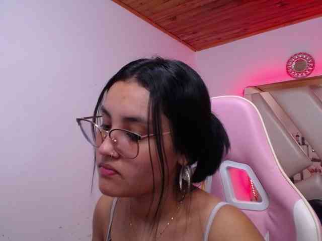 Kathemills235 webcam