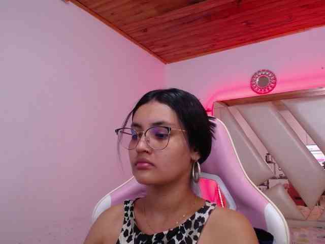 Kathemills235 webcam