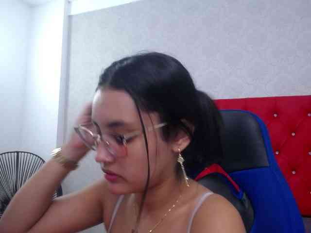 Kathemills235 webcam