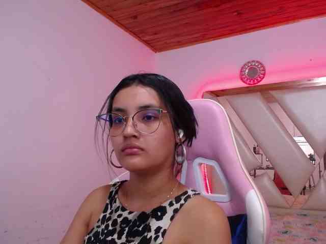Kathemills235 webcam