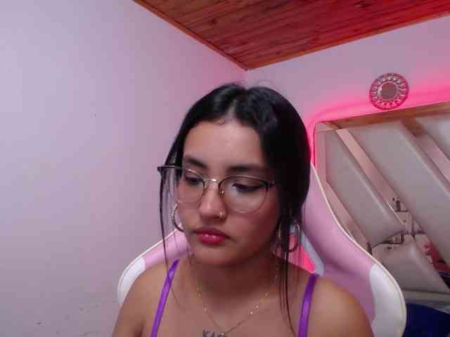 Kathemills235 webcam