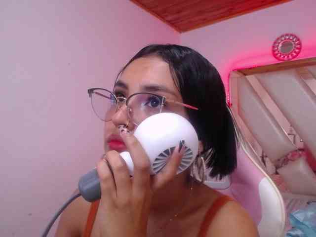 Kathemills235 webcam