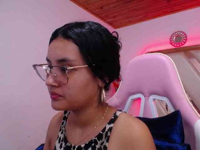 Kathemills235 webcam