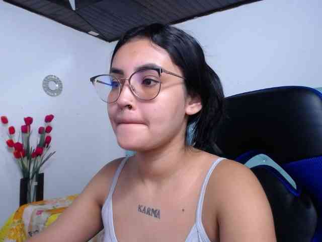 Kathemills235 webcam