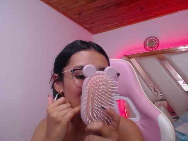 Kathemills235 webcam