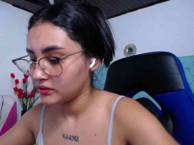 Kathemills235 webcam