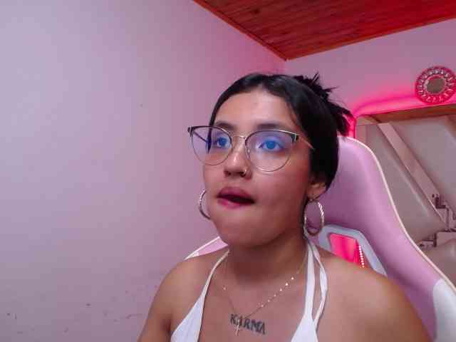 Kathemills235 webcam