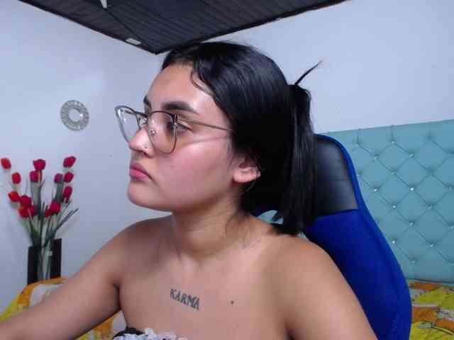 Kathemills235 webcam