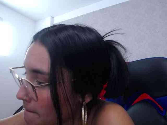 Kathemills235 webcam