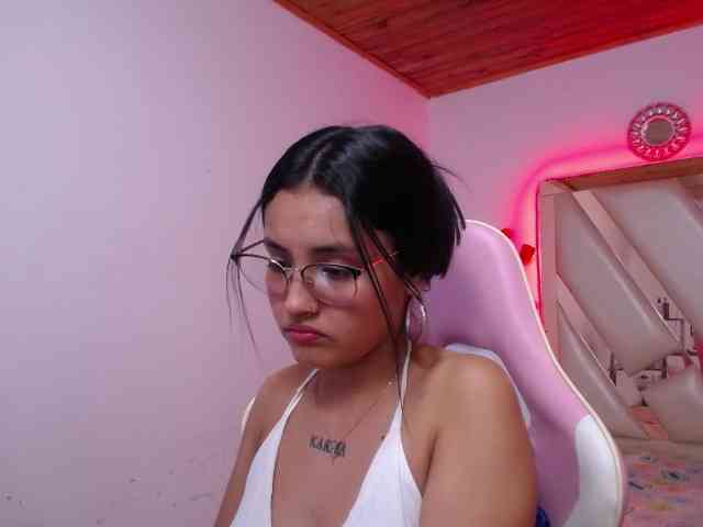 Kathemills235 webcam