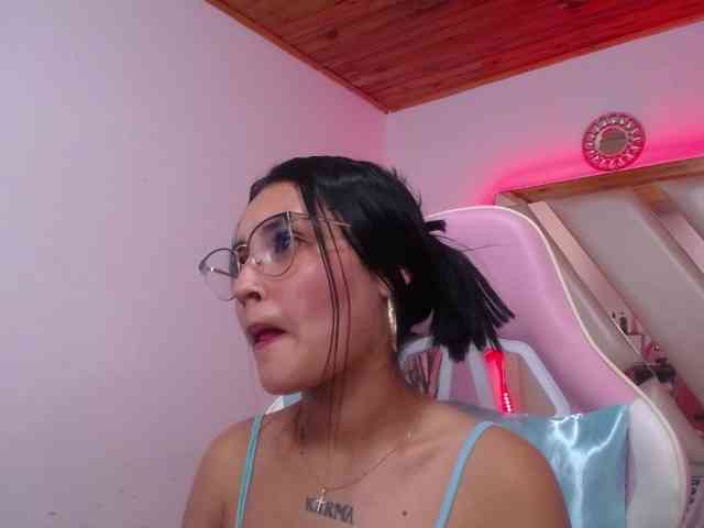 Kathemills235 webcam