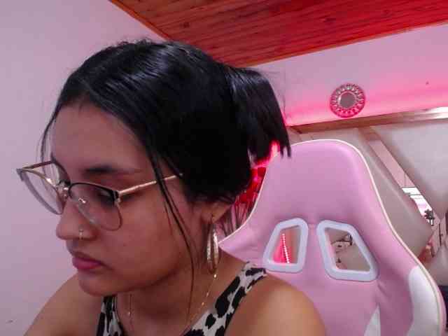 Kathemills235 webcam