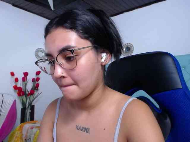 Kathemills235 webcam