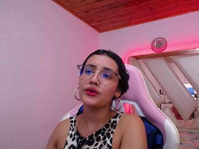 Kathemills235 webcam