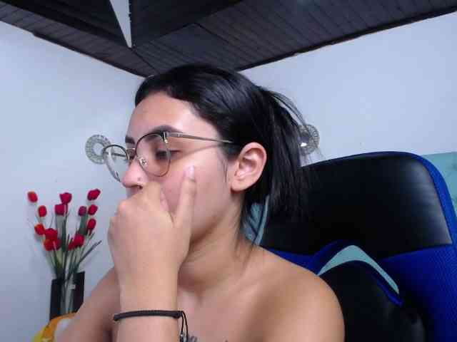 Kathemills235 webcam