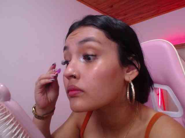 Kathemills235 webcam