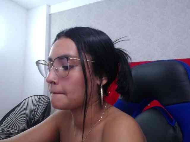 Kathemills235 webcam