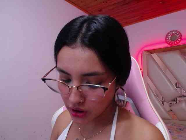 Kathemills235 webcam