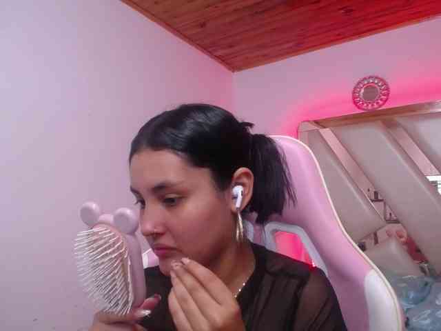 Kathemills235 webcam