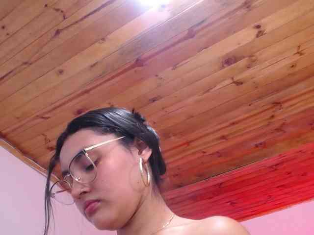 Kathemills235 webcam
