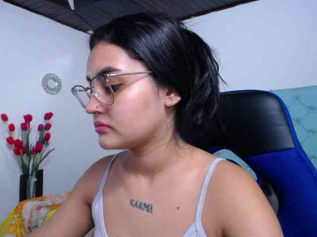 Kathemills235 webcam